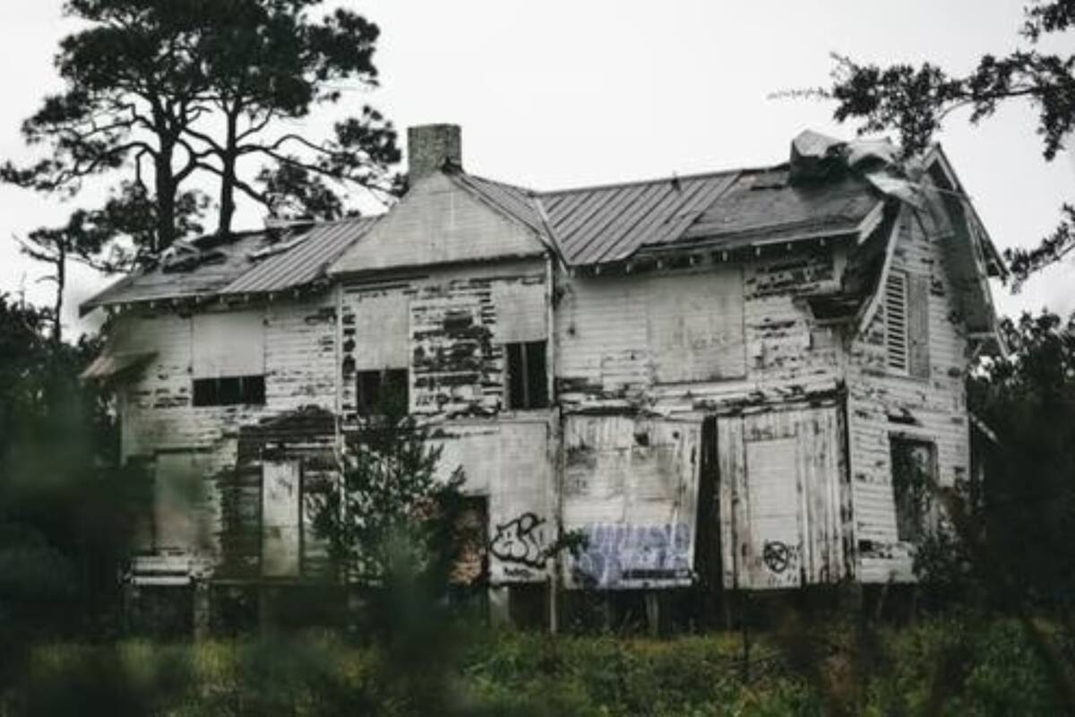 Un explorador encontró una casa abandonada con artículos de gran valor sentimental. (Imagen referencial: Samuel Branch / Unsplash)