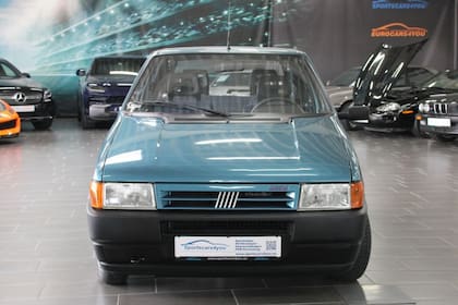 El auto está como nuevo porque el vendedor lo guardó en la misma cochera cubierta desde que lo compró como 0 km