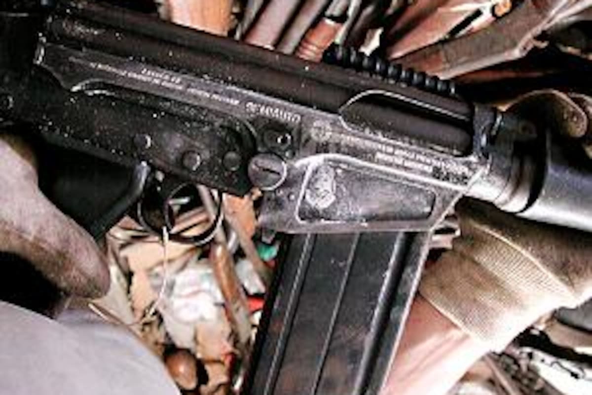 Un FAL hallado en una favela de Río de Janeiro en 2002
