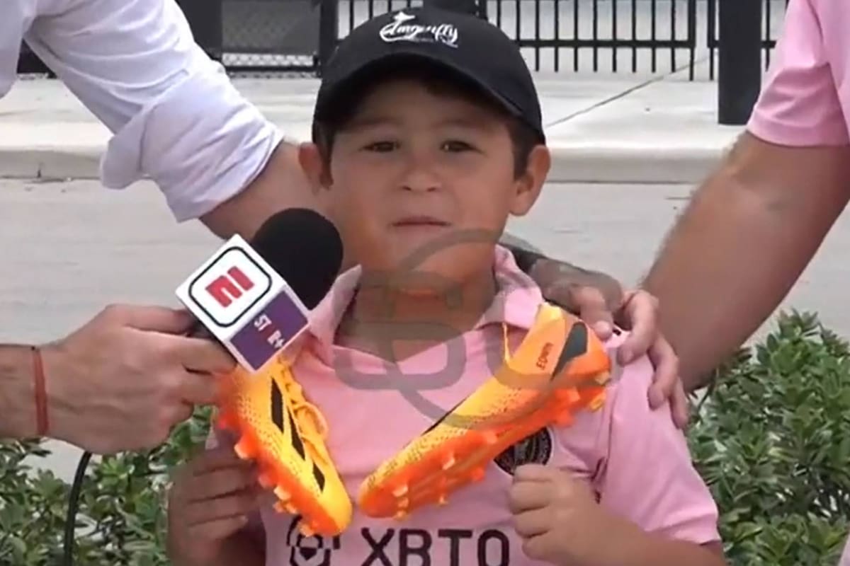 Un fanático de Messi, triste porque no consiguió su firma