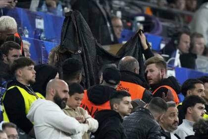 Un fanático murió tras caer desde una grada en la final entre España y Portugal