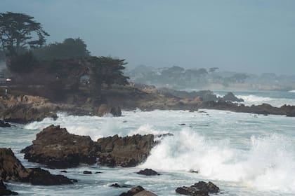 Un fenómeno climático impactará a California y Oregón con intensas lluvias, fuertes vientos y nieve en zonas montañosas