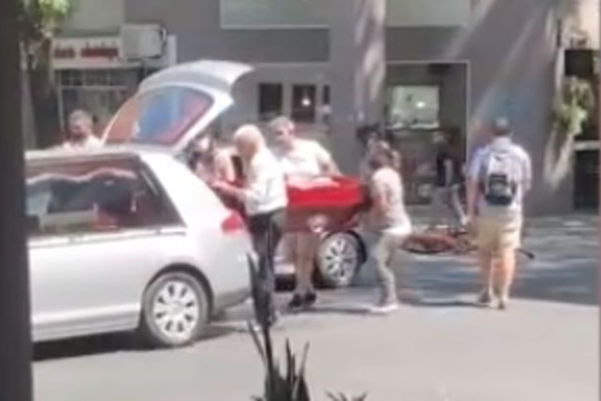 Un féretro se cayó en pleno centro rosarino