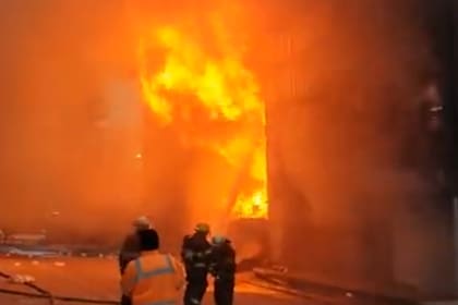 Un feroz incendio se desató en una fábrica de San Fernando