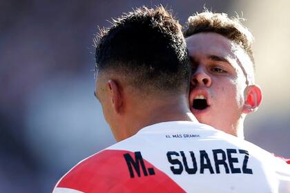 Un festejo con Borré: forman la dupla atacante que postergó a Pratto y Scocco