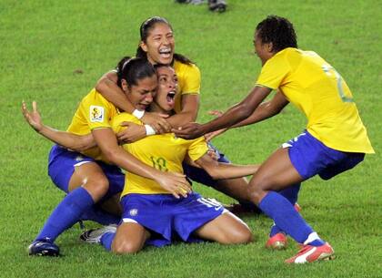 Un festejo de la brasileña Marta en las semifinales del Mundial femenino de 2007, en Hangzhou, China; ahora serán locales.