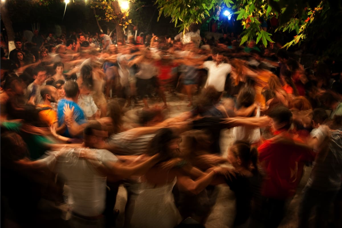 Un festival de danzas tradicionales, en Icaria, Grecia