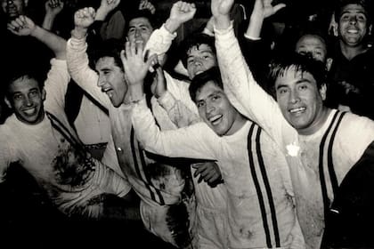 Un festivo inolvidable: los santiagueños fueron el primer equipo del torneo regional en ganar en Buenos Aires