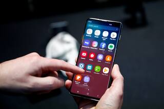 Galaxy S10 y Note10: una actualización mejora su sensor de huellas digitales