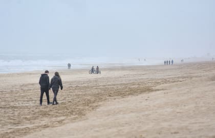 Un fin de semana opaco, de playas con una cortina de bruma casi permanente