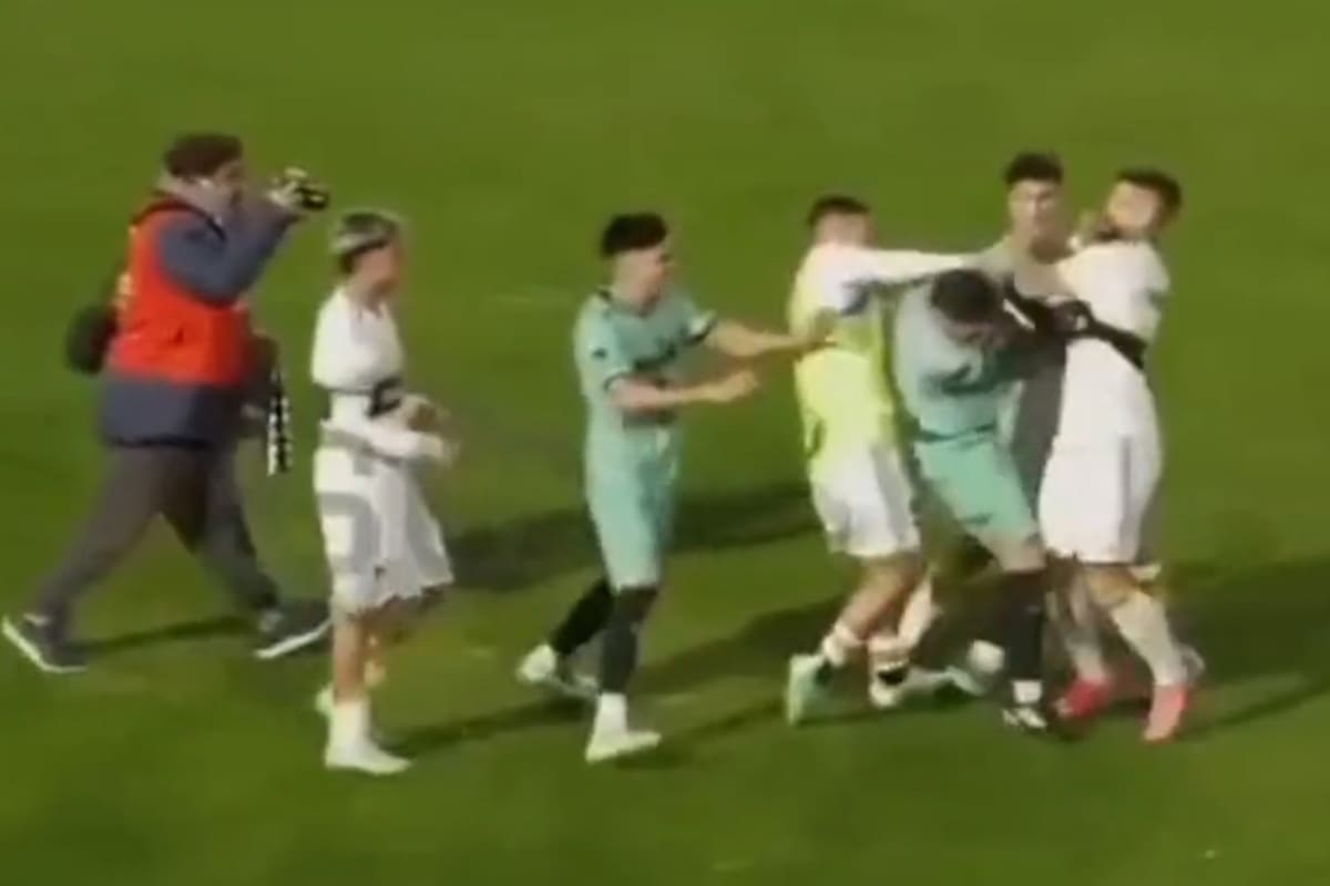 Un final escandaloso: Nahuel Gallardo quedó en el medio de empujones y Benedetto le tiró un golpe