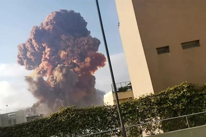 Un físico se encargó de aclarar las diferencias entre la explosión en el puerto de Beirut con los efectos de las detonaciones de bombas atómicas