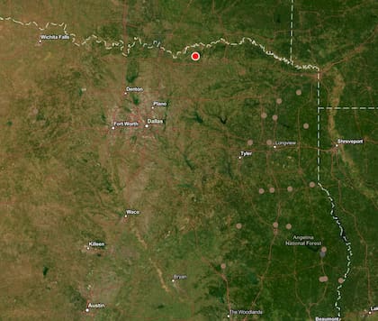 Un foco de incendio se mantiene activo al noroeste de Dallas, cerca de la frontera con Oklahoma