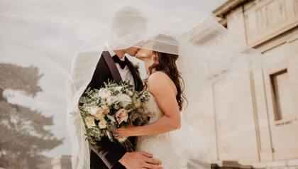Un fotógrafo realizó su trabajo en una boda y cuatro años después, le solicitaron el reembolso