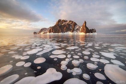 Un fotógrafo y guía turístico ruso compartió un video del lago Baikal que llamó la atención de miles de usuarios en las redes sociales