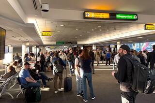 Un fuerte olor químico obliga a suspender vuelos durante 1 hora en 4 aeropuertos del área de DC