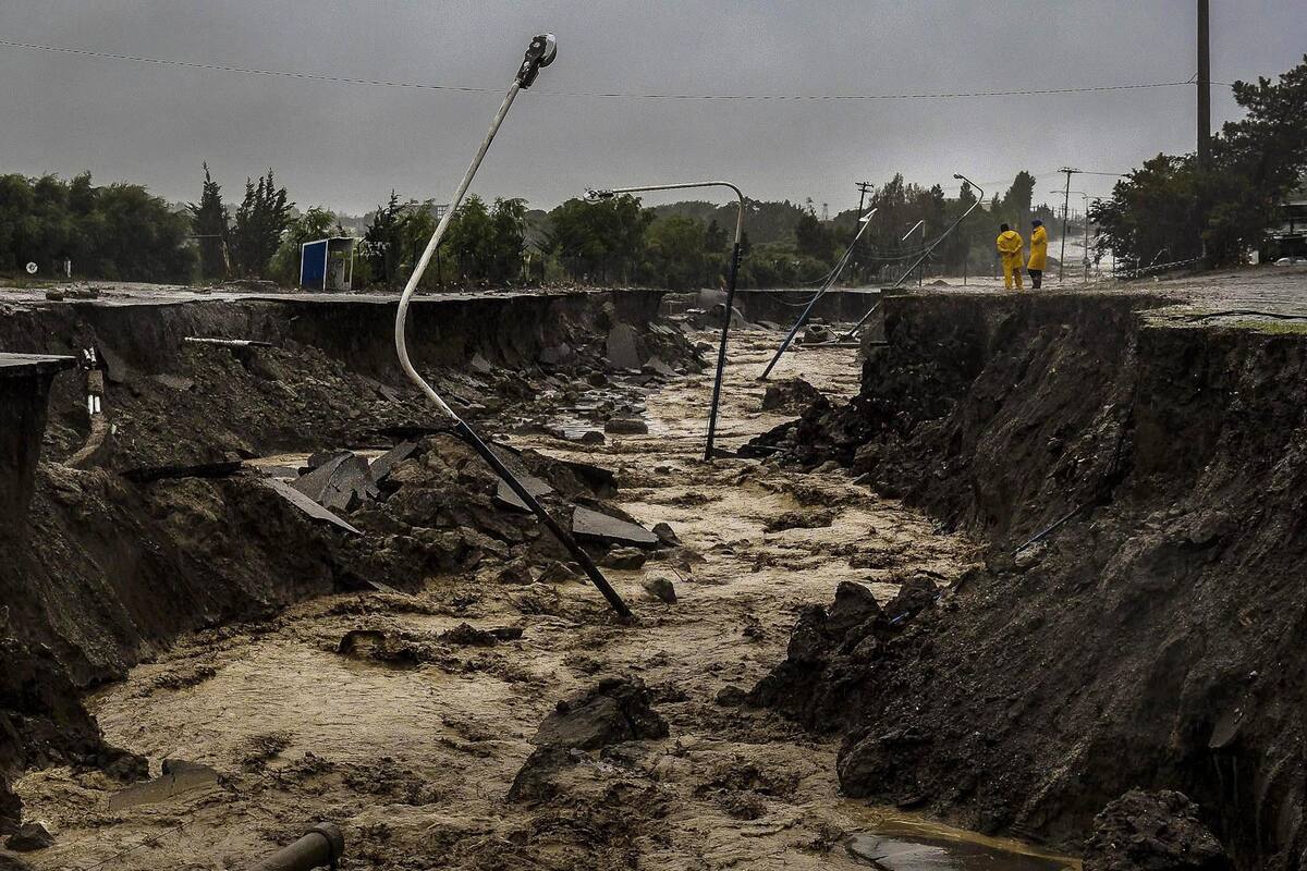 Un fuerte temporal azota la ciudad de Comodoro Rivadavia desde el pasado miércoles, las fuertes lluvias causaron inundaciones que dejaron como saldo cuantiosas perdidas materiales