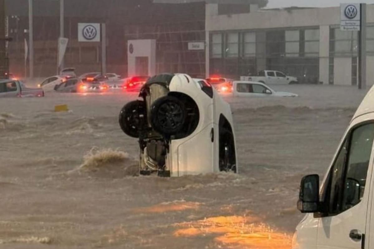 Un fuerte temporal causó graves inundaciones en Bahía Blanca