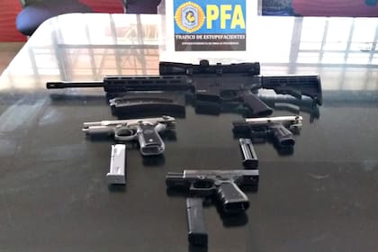 Un fusil fue hallado en los allanamientos
