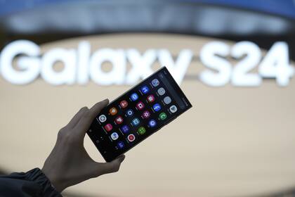 Un Galaxy S24 Ultra: el teléfono estará disponible en la Argentina en el primer trimestre del año