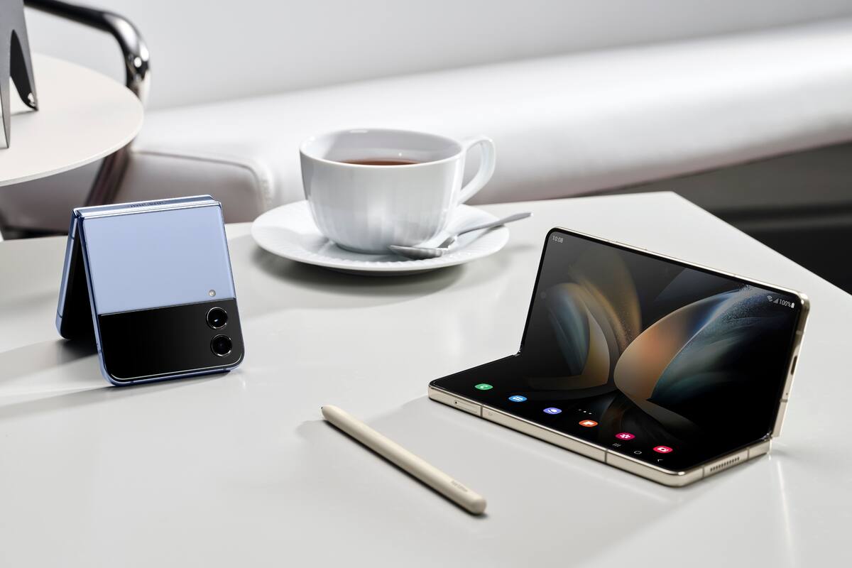 Un Galaxy Z Fold4, con pantalla plegable interna de 7,6 pulgadas, y un Galaxy Z Flip4, con una pantalla interna de 6,7 pulgadas