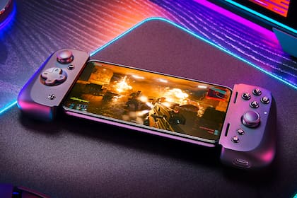 Un gamepad Razer Kishi v2 para Android; permite el acceso a las aplicaciones de sreaming de videojuegos disponibles para ese sistema operativo