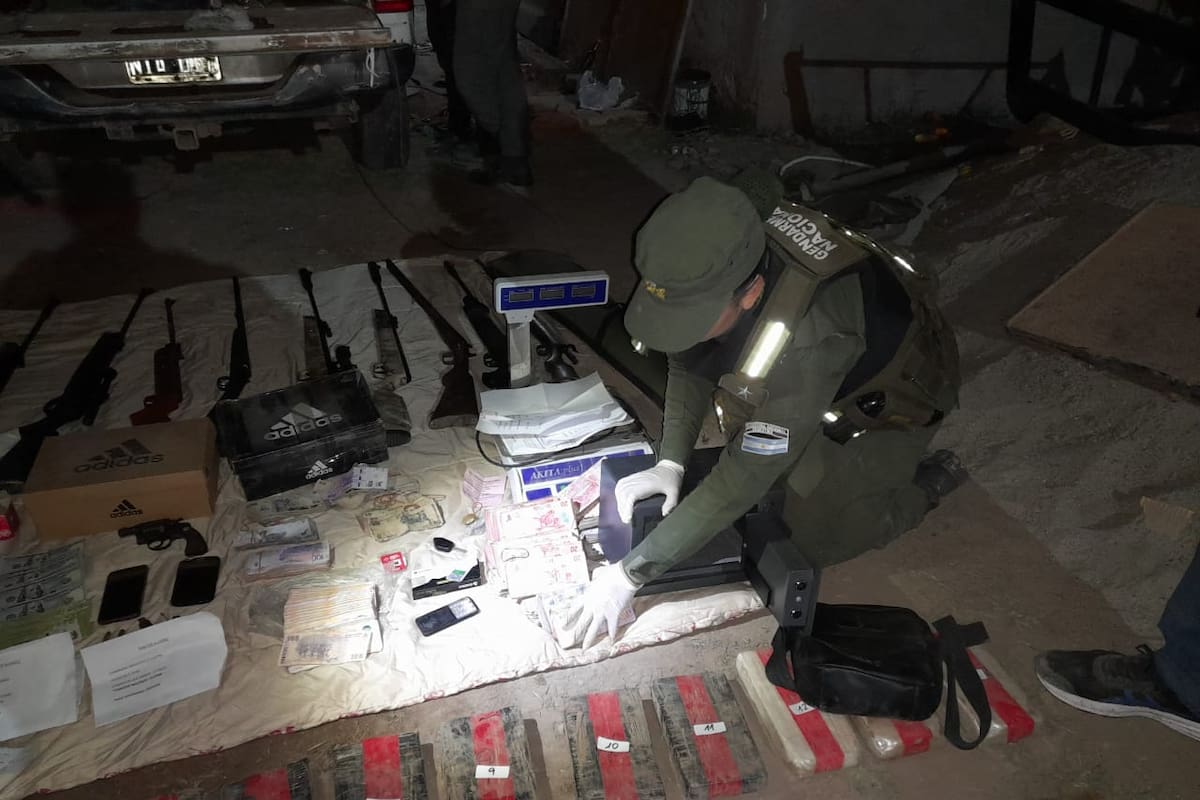 Un gendarme participa del secuestro de 175 kilos de cocaína en el doble fondo de una camioneta en Santiago del Estero