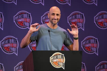 Un gesto de Ginóbili durante su exposición ante la prensa
