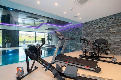 Un gimnasio de alta tecnología para que el jugador entrene en su casa