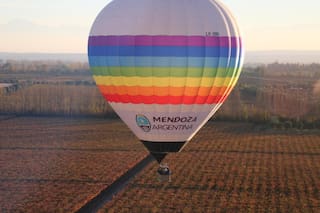 Es argentino, criaba pollos, pero siguió su pasión y replicó la experiencia en globo de Capadocia en la Argentina