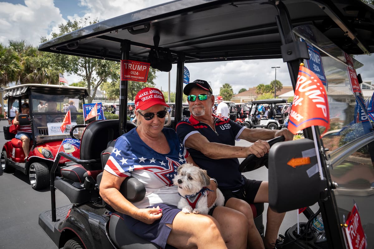 Un golf cart parade por Donald Trump en The Villages, Florida, en agosto pasado. (Nicole Craine/The New York Times)