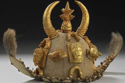 Un gorro ceremonial usado por los cortesanos en las coronaciones se encuentra entre los artículos que serán devueltos en préstamo a Ghana