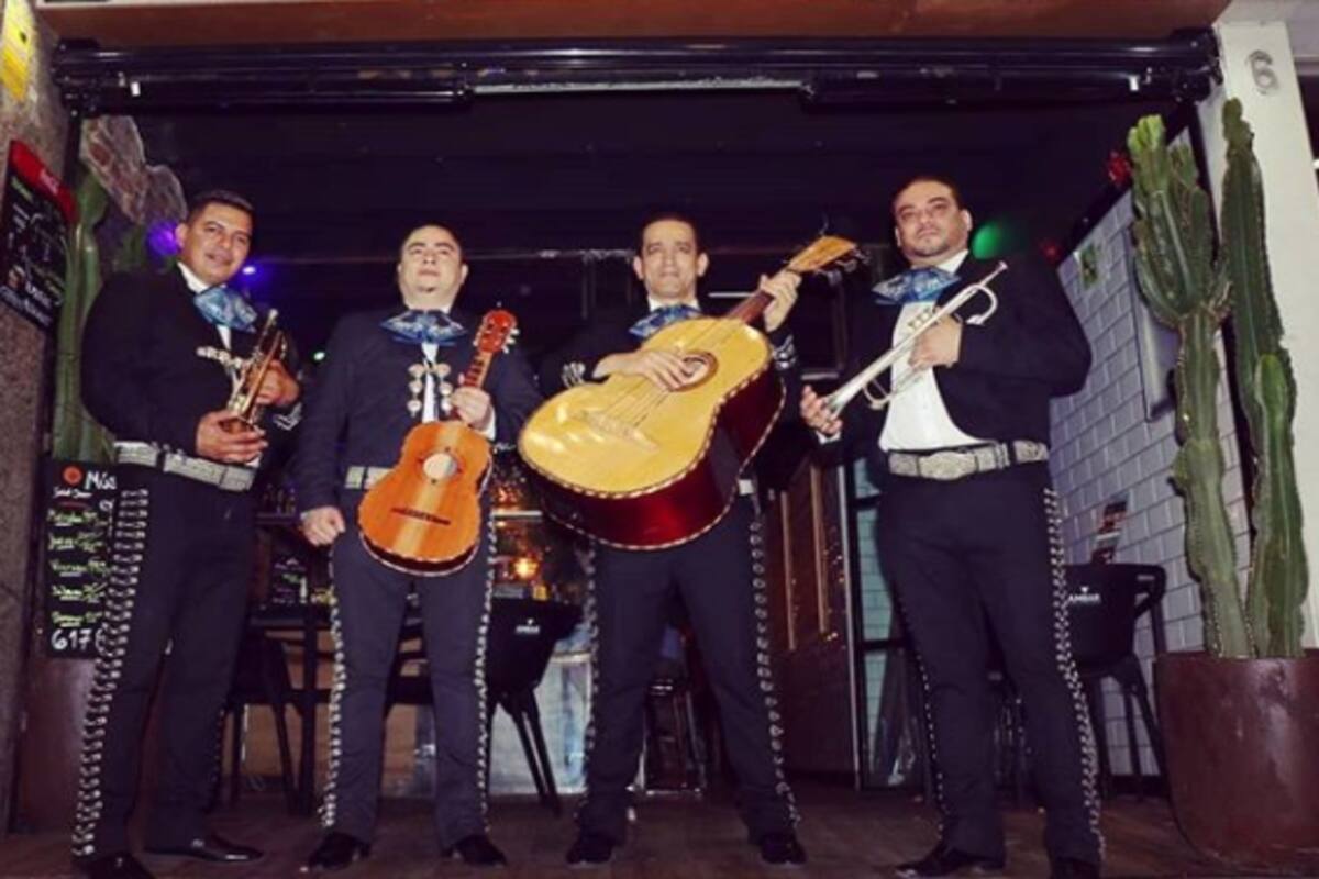 Un grupo actoral mexicano dedicado a la puesta en escena de situaciones trágicas de la vida real teatralizó el triste episodio de una serenata fallada y el video se hizo viral en todo el mundo