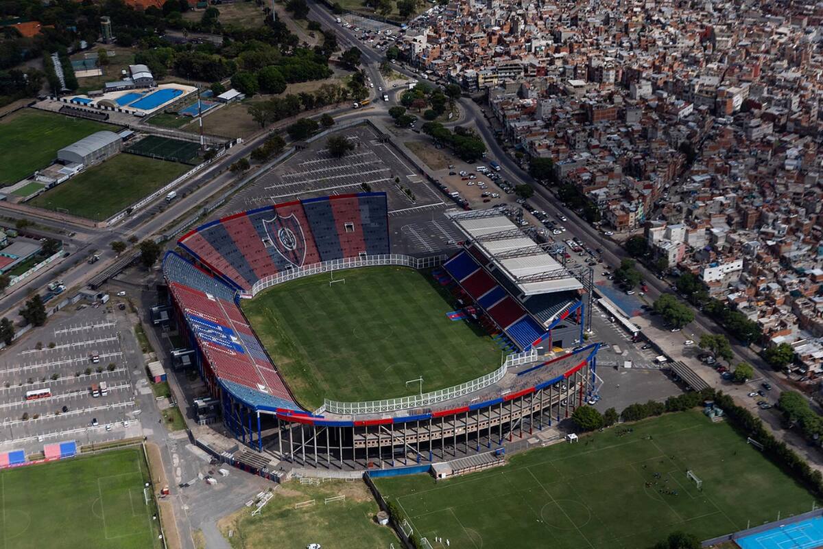 Un grupo de 60 hinchas "visitó" al plantel en el entrenamiento para exigirles un cambio