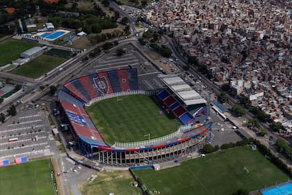 Un grupo de 60 hinchas "visitó" al plantel en el entrenamiento para exigirles un cambio