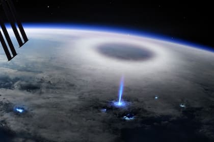 Un grupo de científicos de una universidad española logró captar la trayectoria de un intenso rayo azul en la estratosfera terrestre