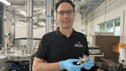 Un grupo de científicos liderados por el doctor Simeon Barber de la universidad abierta Open University, desarrolló el sensor dentro de uno de los instrumentos de la NASA
