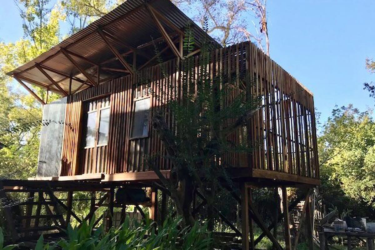 Un grupo de estudiantes de arquitectura lidera el proyecto dirigido a familias de bajos recursos; se busca un cambio radical en la enseñanza