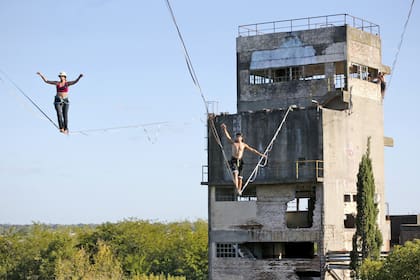 Un grupo de jóvenes encontró en este predio de la zona norte del Gran Buenos Aires el lugar ideal para enseñar y practicar este deporte extremo