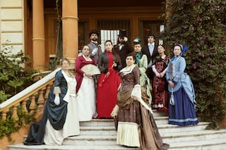 Se visten de época, se reúnen y recrean hechos históricos por hobby