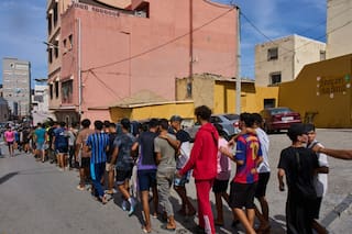 Menores migrantes viven en las calles de Ceuta mientras lidian con la inacción del gobierno español