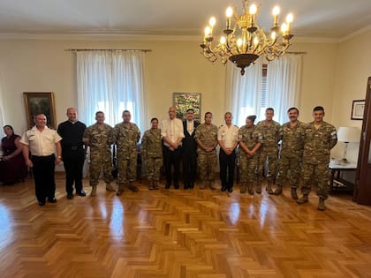 Un grupo de militares argentinos fue recibido en la embajada argentina en el Vaticano