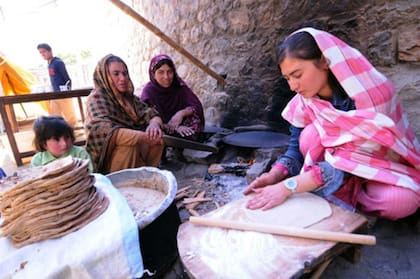 Un grupo de mujeres cocinando en el Valle del Hunza, en Cachemira