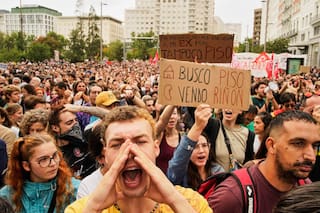 Qué saber sobre las protestas por vivienda en España tras el desalojo de Maricarmen, de 87 años