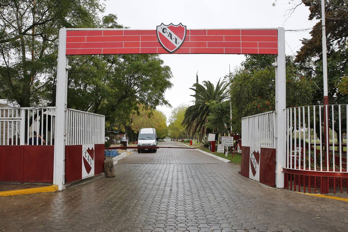 Un grupo de psicólogos contiene a los chicos de Independiente en el hospedaje de Villa Domínico, se monitorea la actividad en las redes sociales y se realizan talleres para alertar sobre el grooming