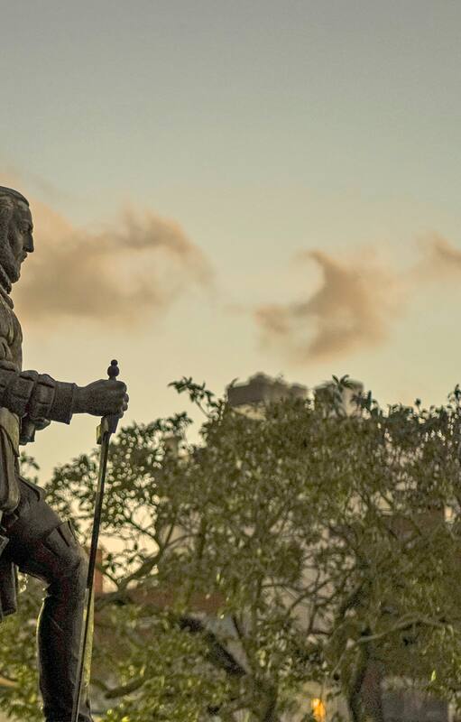 Un grupo escultórico recuerda la fundación de Buenos Aires en el Parque Lezama, la zona donde la mayoría de los historiadores sitúan al asentamiento de Santa María del Buen Ayre