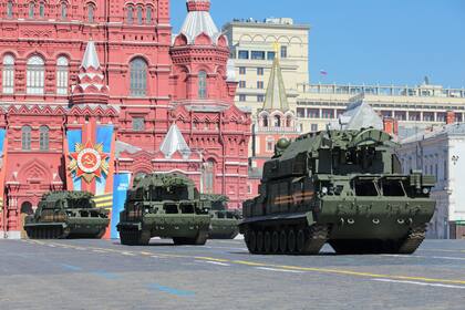 Un grupo Tor-M1 rusos desfilan en San Petersburgo en 2014