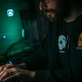 Piratas informáticos vinculados a Irán afirman haber hackeado drones del FBI: se intensifica la seguridad en pleno Mundial