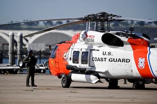 Guardia Costera de EEUU rescata a 16 personas tras llamada de auxilio en costa de Baja California
