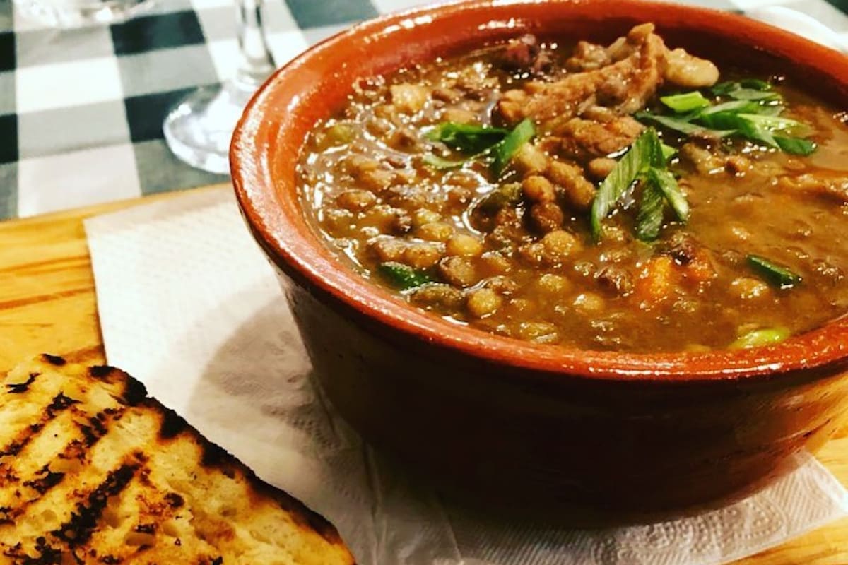 Un guiso clásico, una propuesta en ensalada y una sopa son distintas opciones para preparar las legumbres